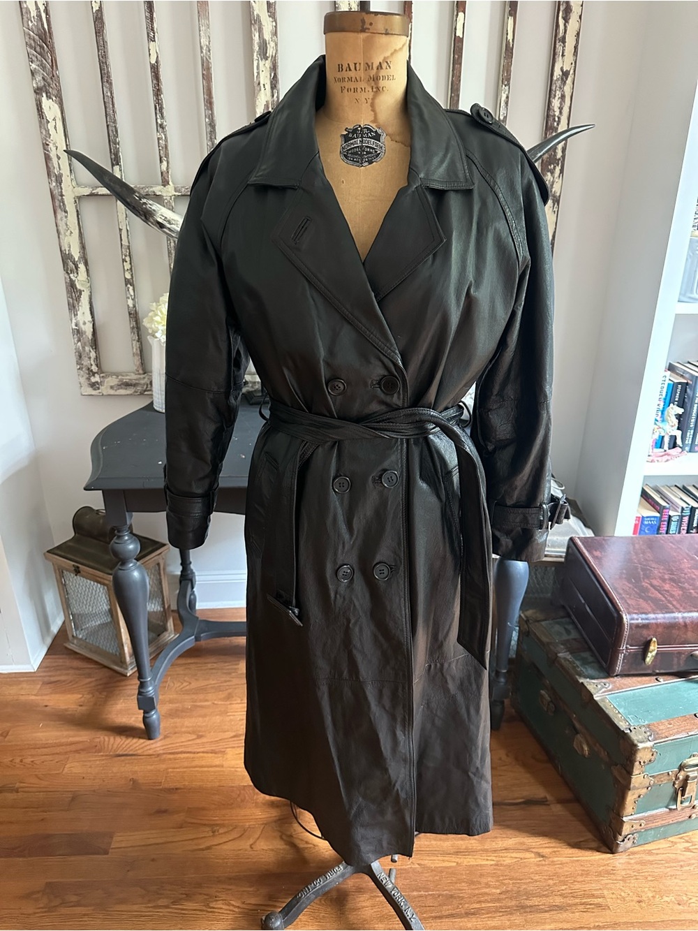 🖤 ❤️🔥 Vintage Genuine Leather Classic Black Trench Coat with Belt- S
